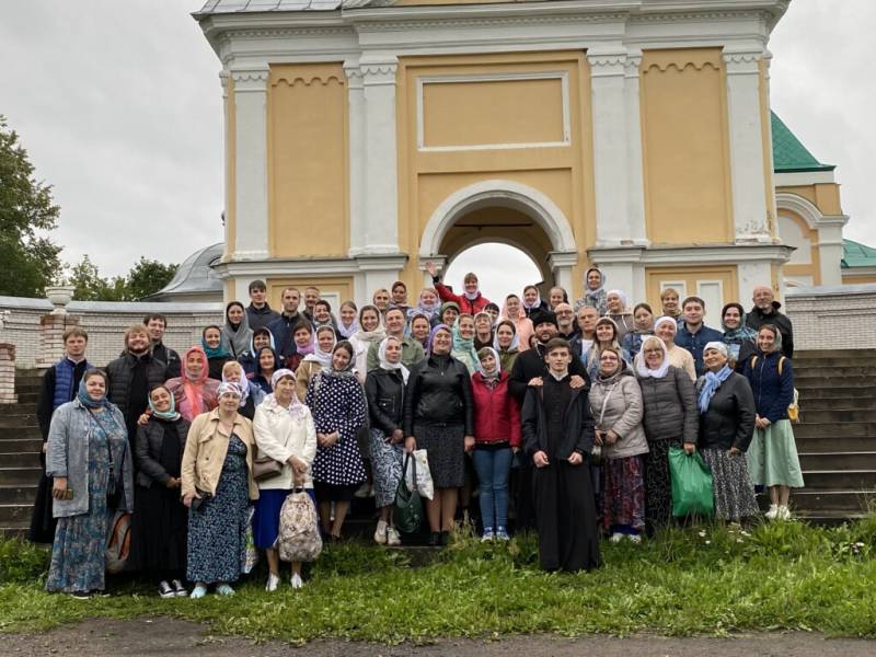 Palomnichestvo-k-Aleksandru-Svirskomu1