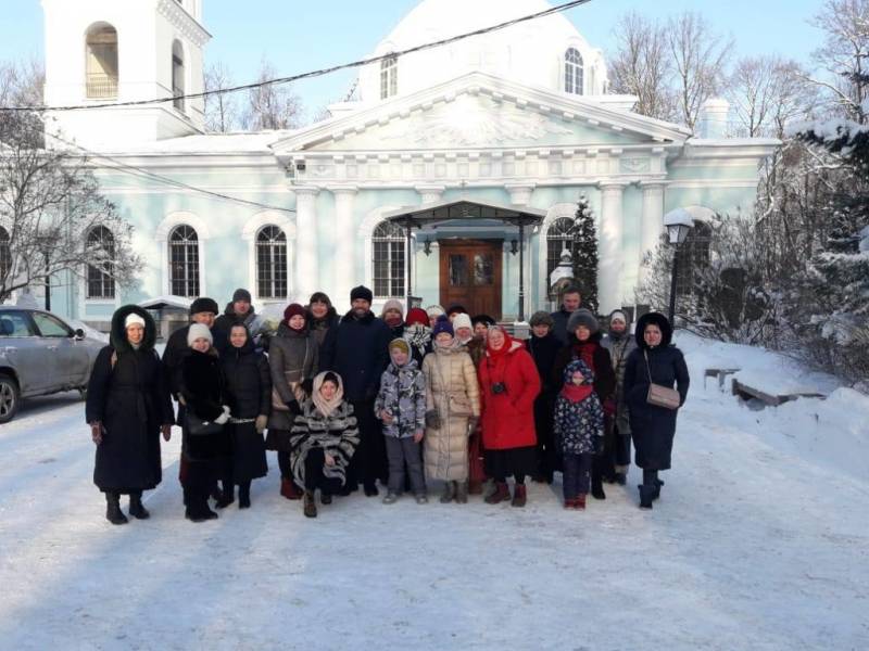 Palomnichestvo-k-Ksenii-Peterburgskoj2