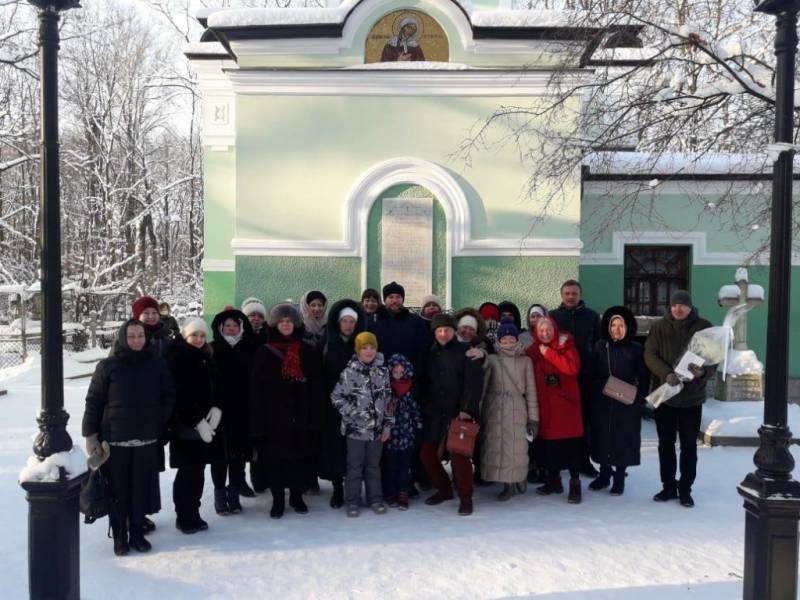 Palomnichestvo-k-Ksenii-Peterburgskoj4